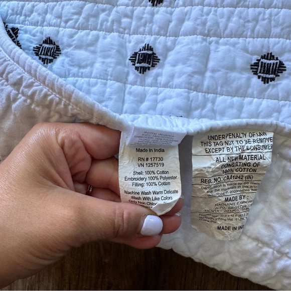 Nate Berkus for baby target black and white embroidered quilt - Picture 3 of 8